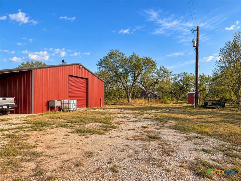 206.91 acres in Gonzales County - photo 6