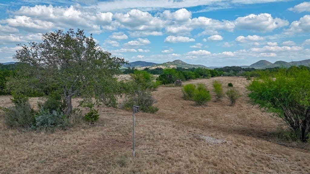 10.62 acres in Real County - photo 31