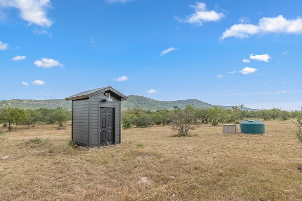 10.62 acres in Real County - photo 13