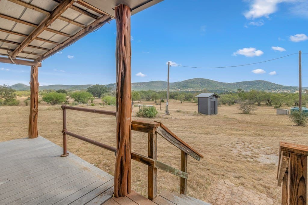 10.62 acres in Real County gallery image 2
