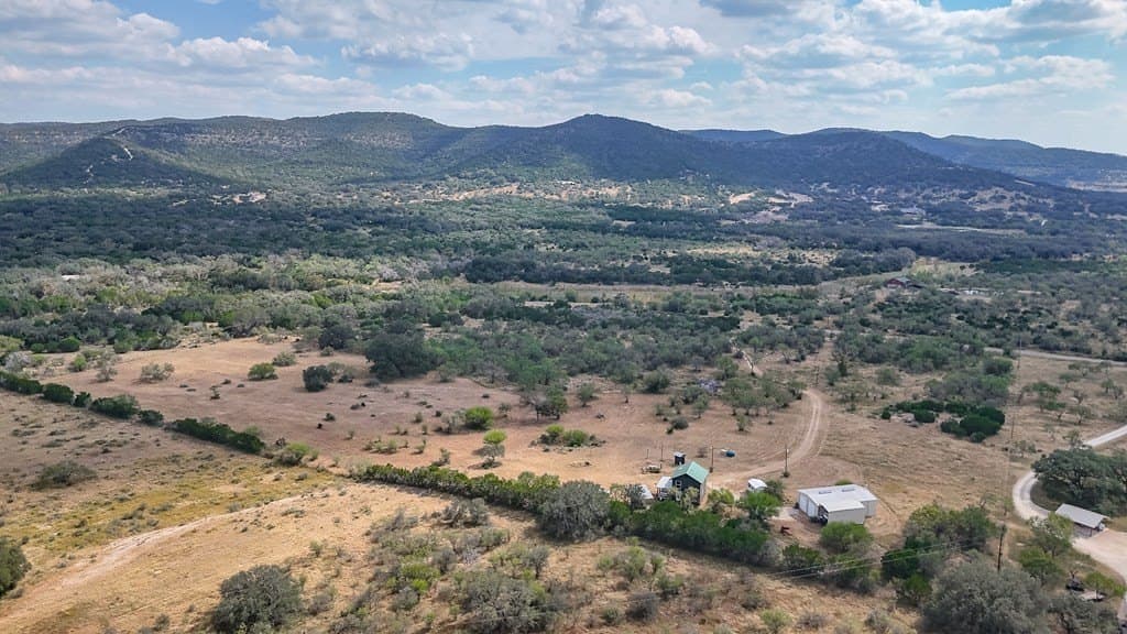 10.62 acres in Real County - photo 21