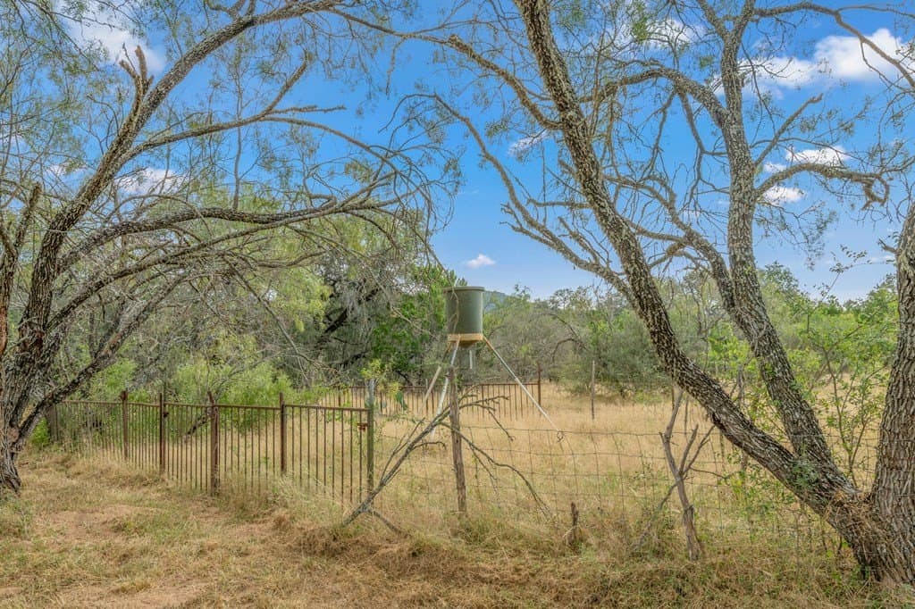 10.62 acres in Real County - photo 18