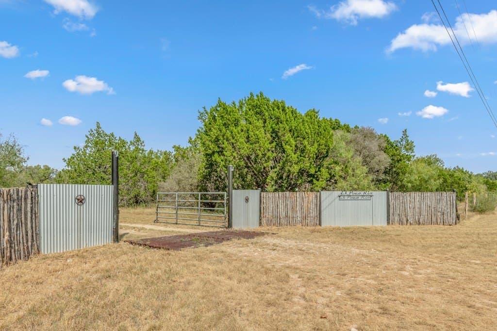 10.62 acres in Real County - photo 20