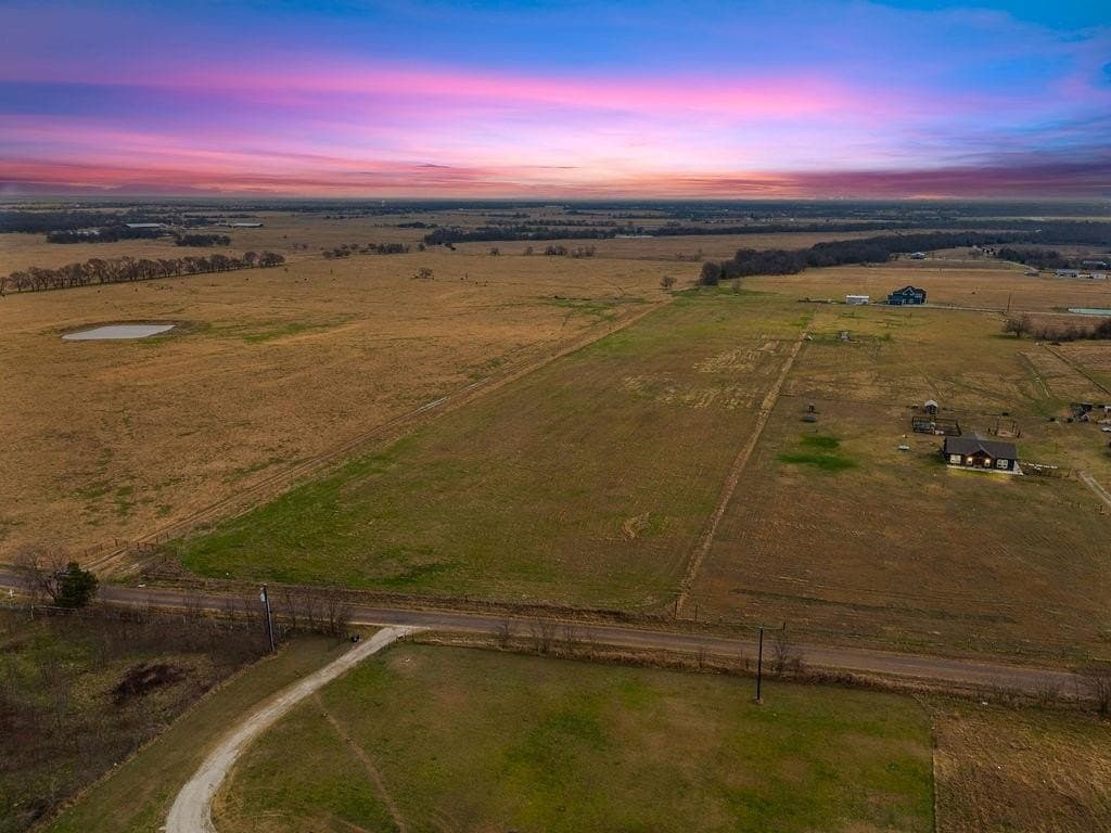 10.19 acres in Kaufman County