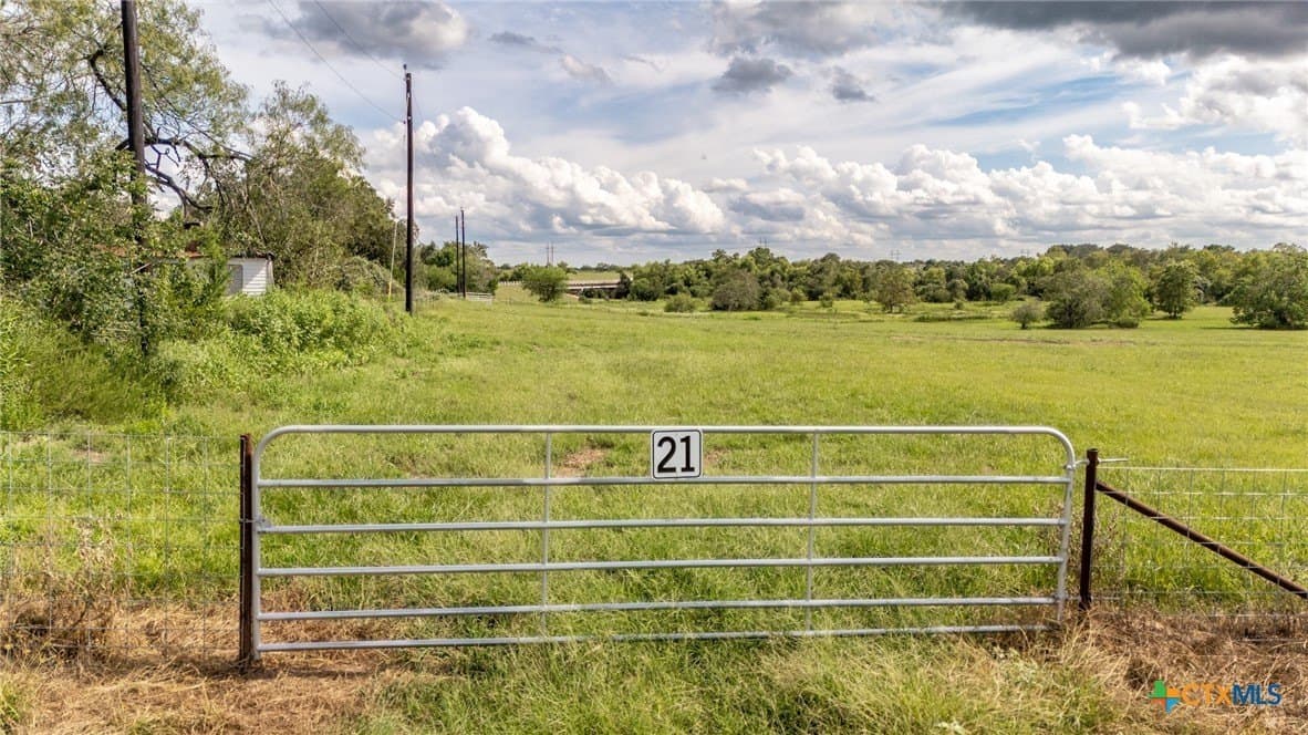 5.83 acres in Victoria County gallery image 2