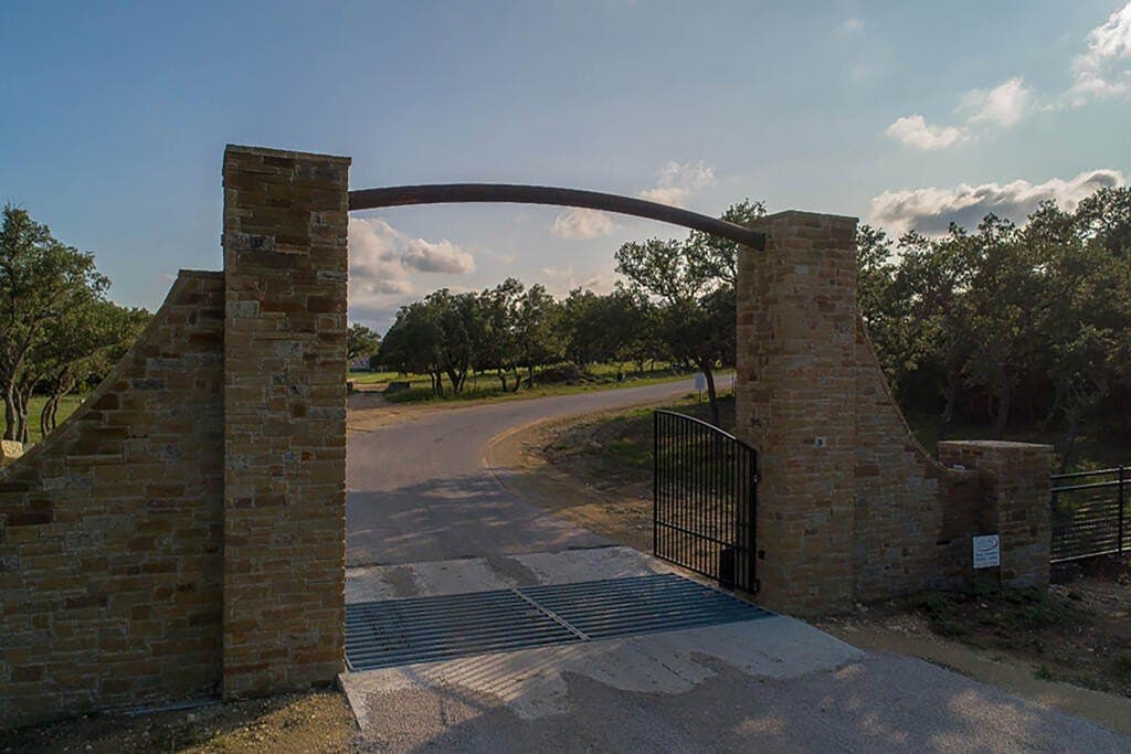 5 acres in Blanco County - photo 25