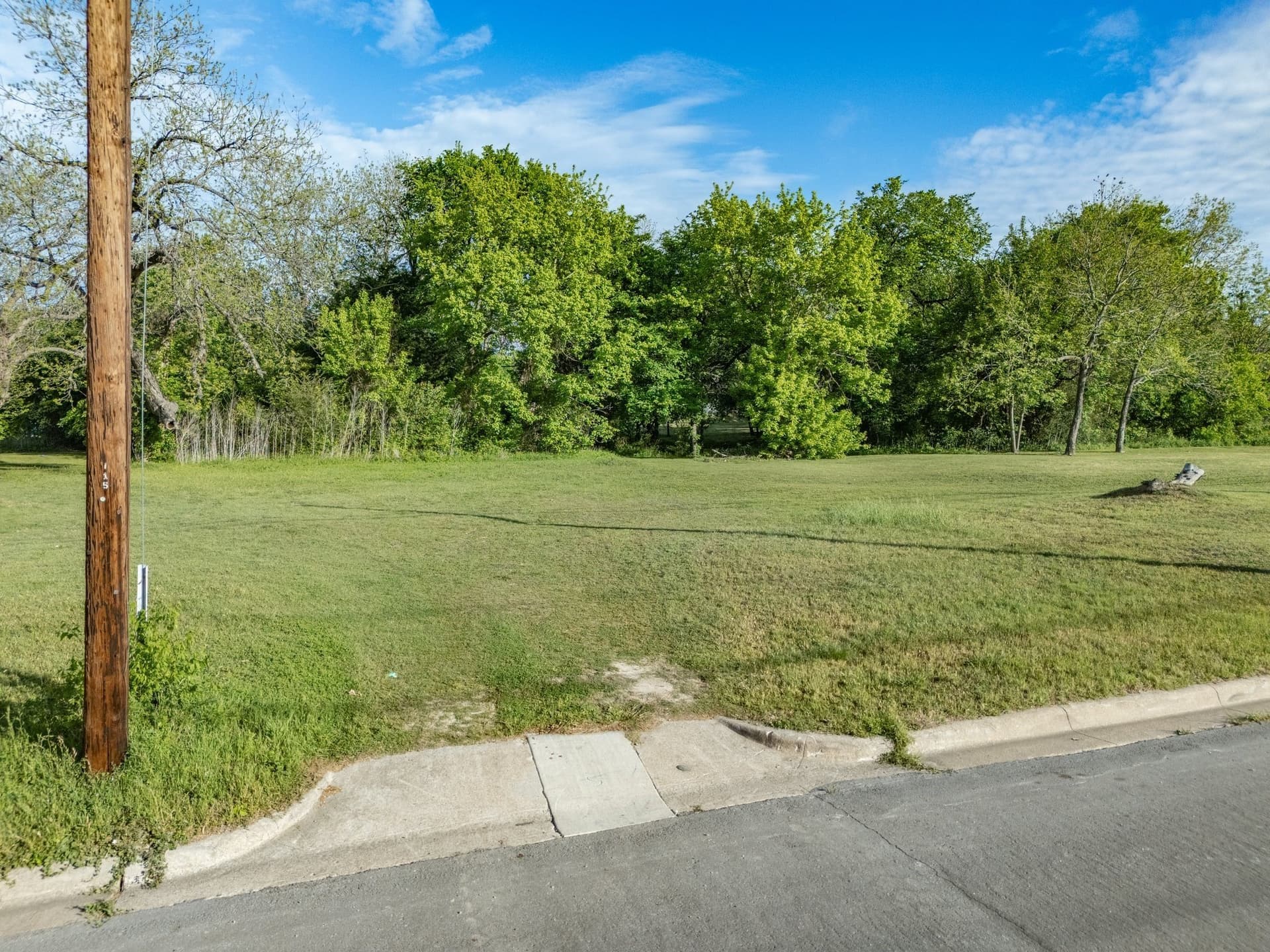 0.32 acres in Ellis County - photo 18