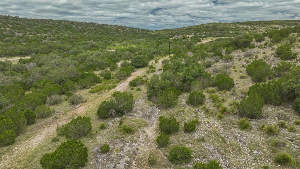 130.17 acres in Edwards County - photo 25