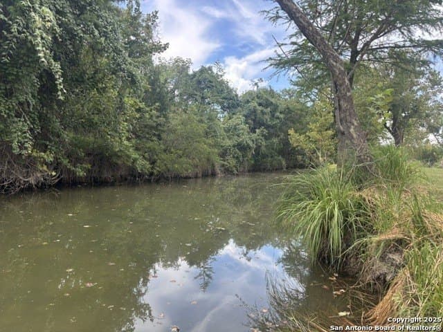 2.95 acres in Bandera County