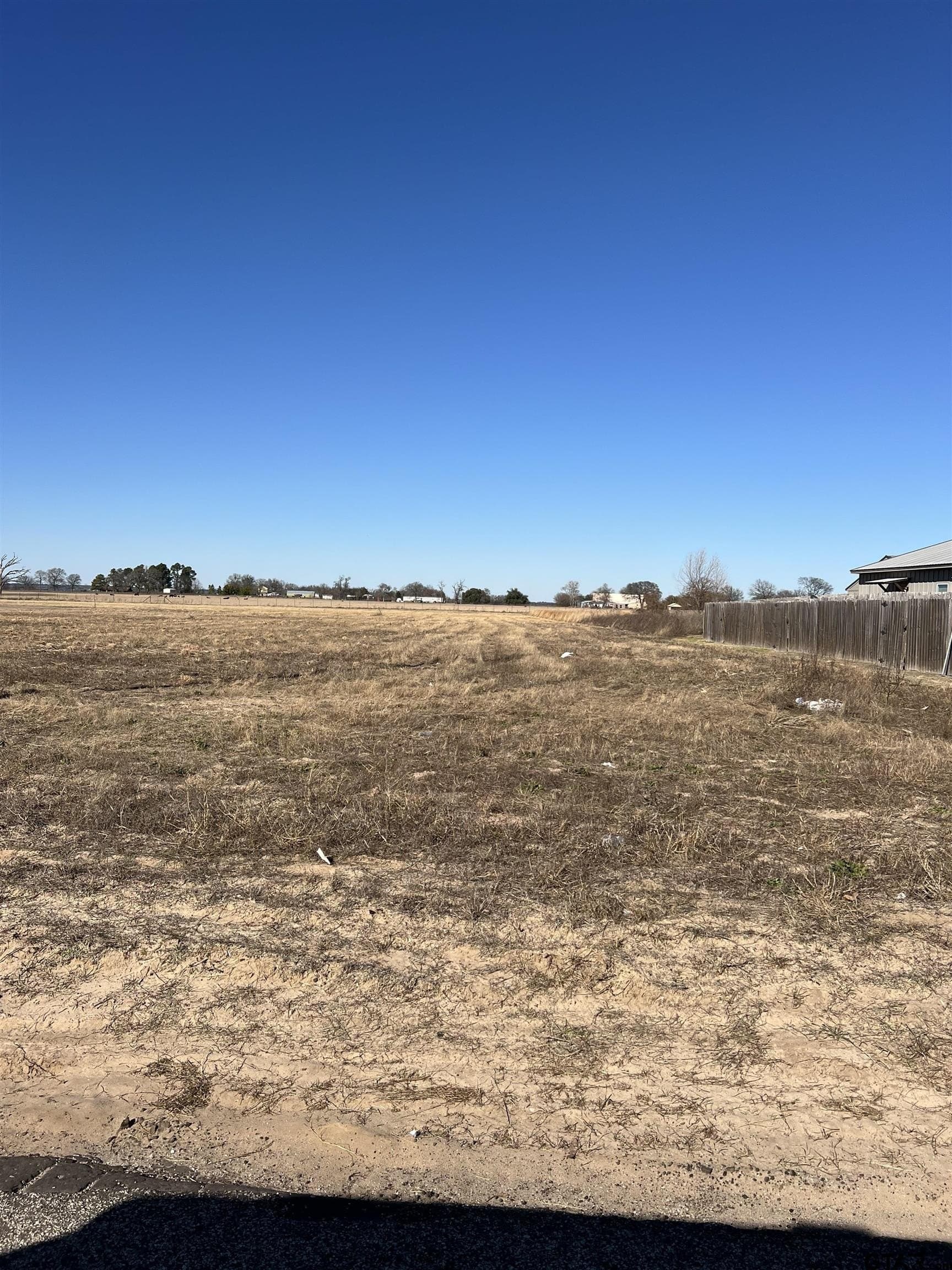 2.37 acres in Smith County