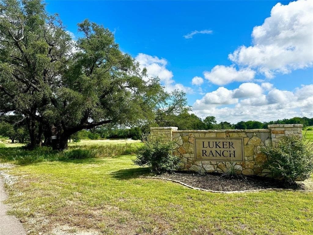 1.06 acres in Hood County gallery image 3