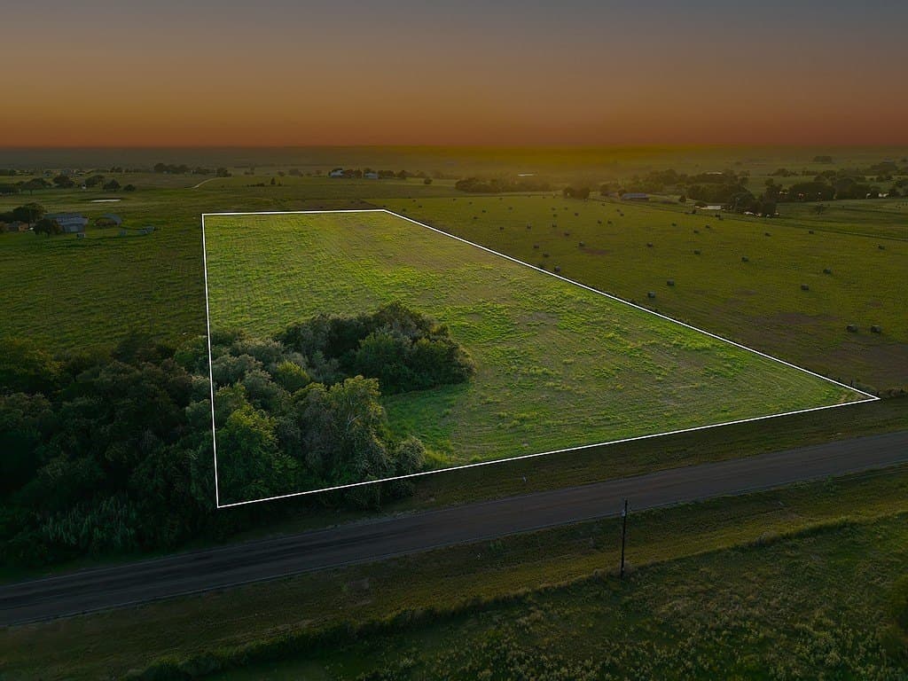 10.5 acres in Fayette County gallery image 2
