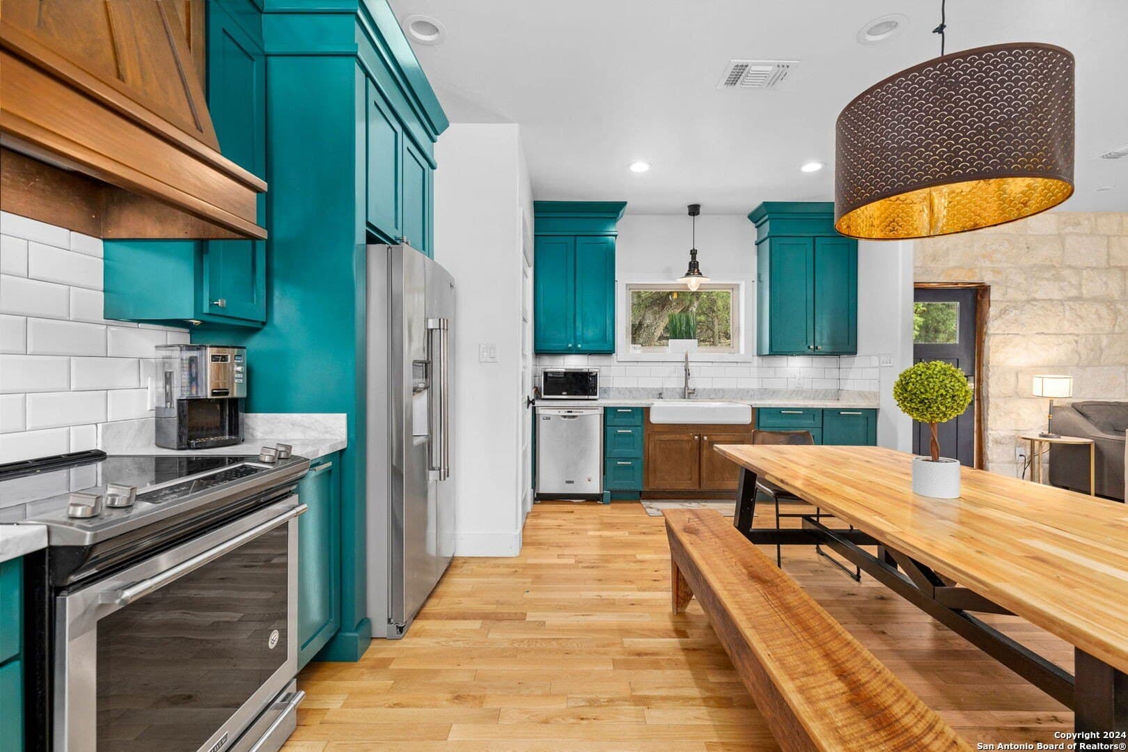 11.2 acres in Uvalde County gallery image 3