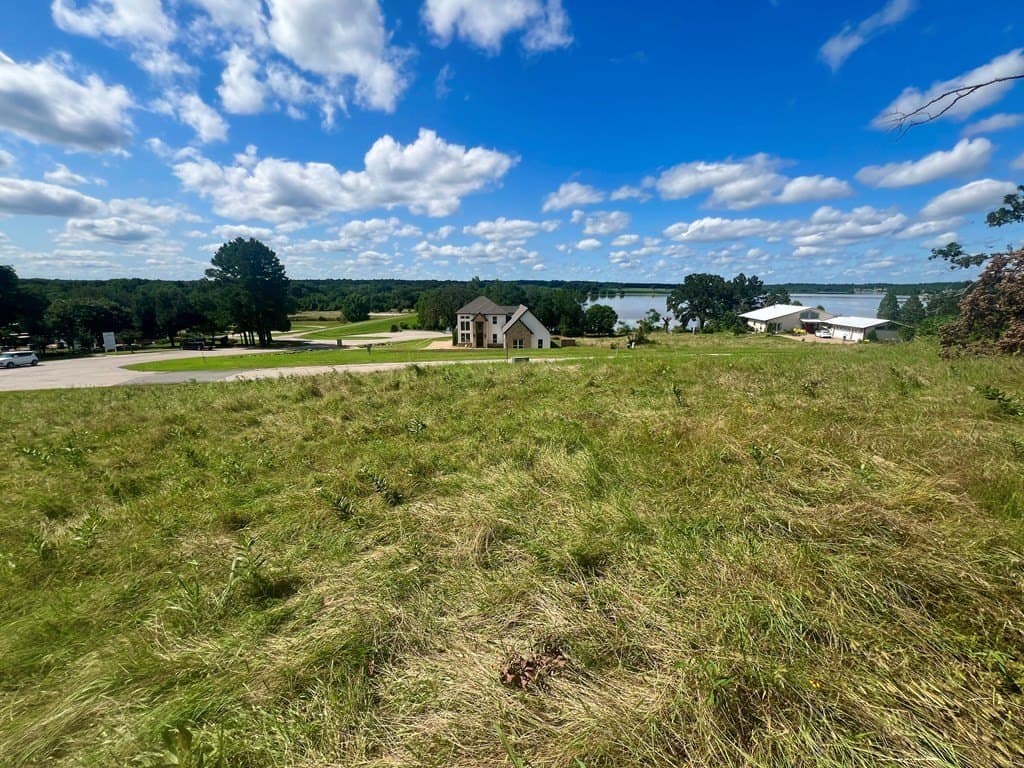 1.01 acres in Henderson County gallery image 3