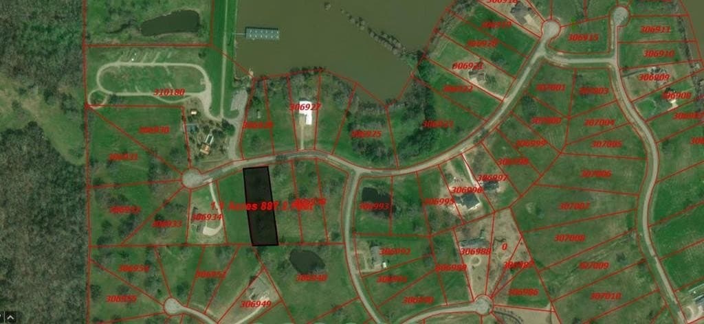 1.01 acres in Henderson County gallery image 2