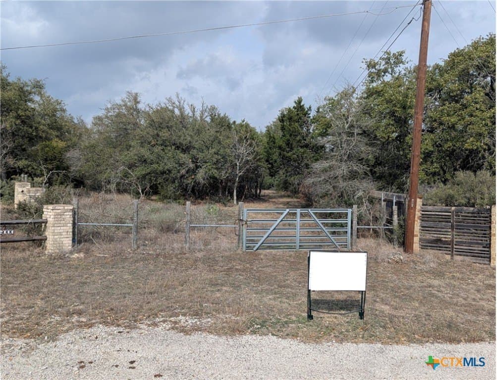 4 acres in Hays County gallery image 4
