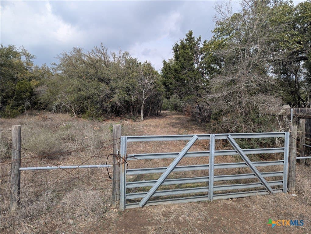 4 acres in Hays County