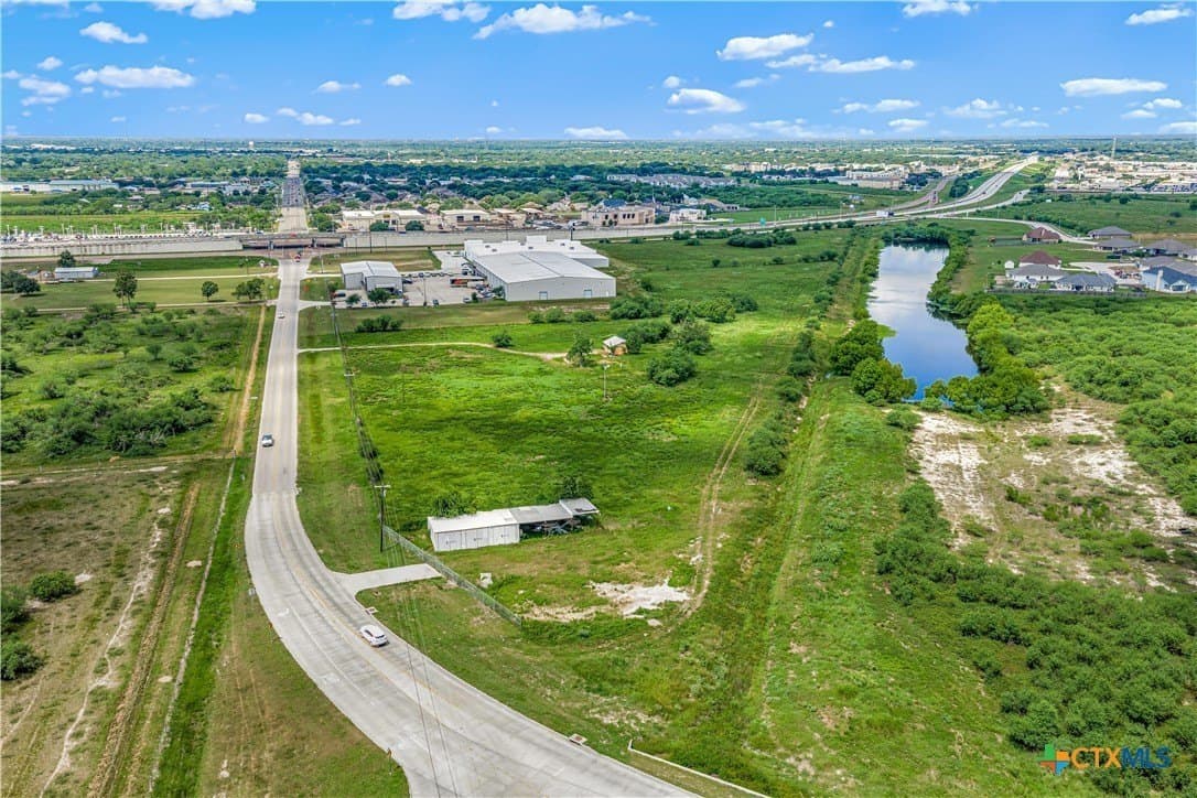 16.34 acres in Victoria County - photo 10