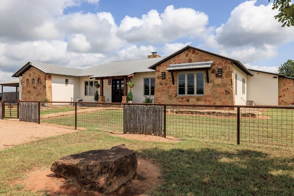 13.25 acres in Gillespie County gallery image 4