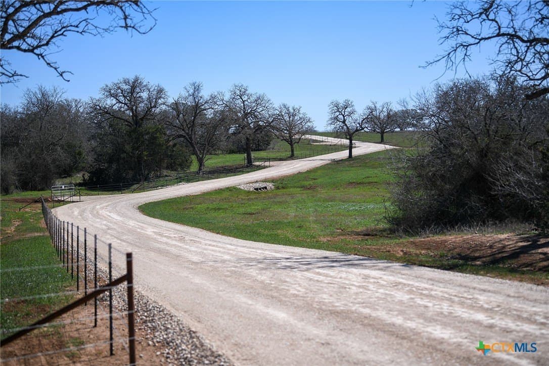 2 acres in Gonzales County - photo 8