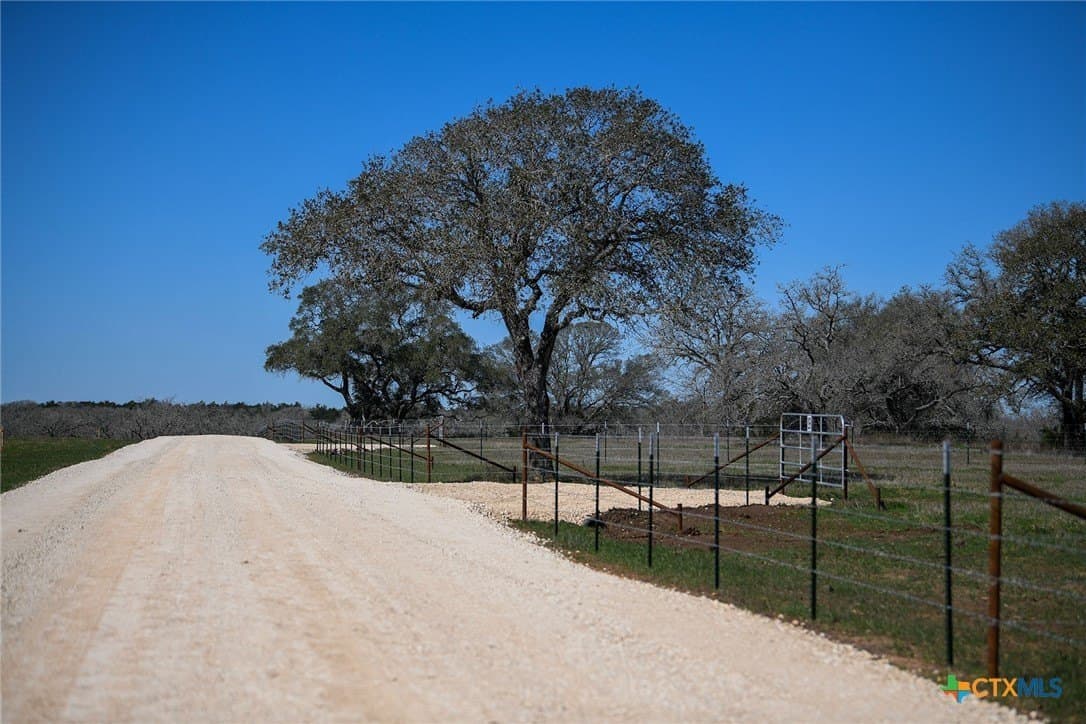 2 acres in Gonzales County - photo 7