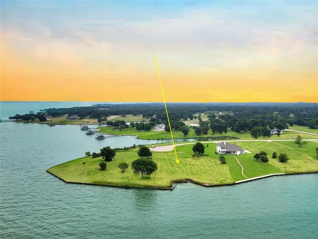 1.01 acres in Navarro County