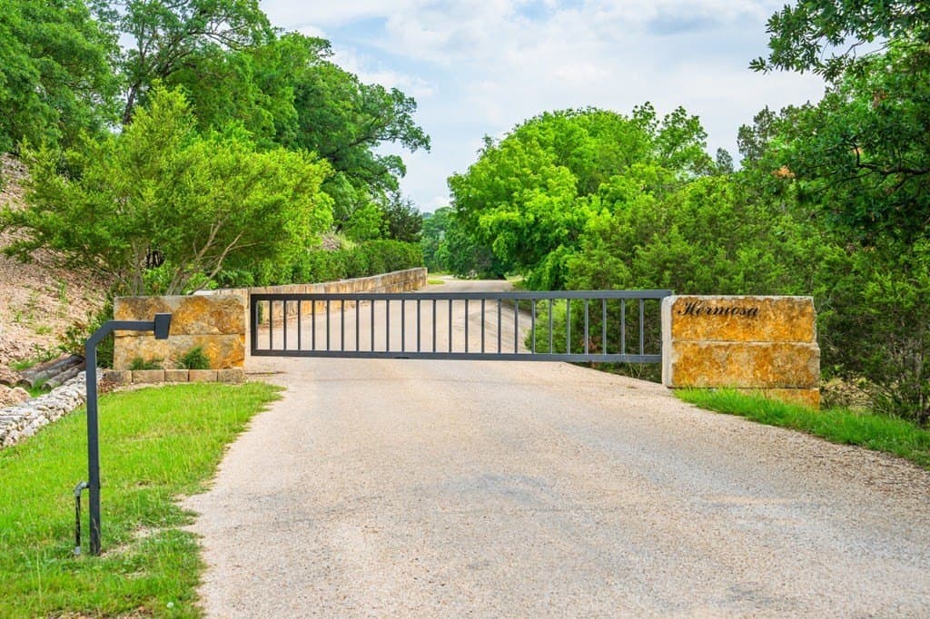 15 acres in Kerr County gallery image 2