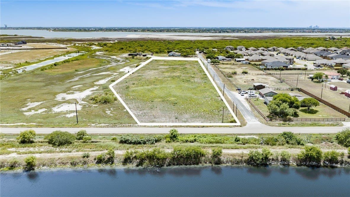 4.87 acres in Nueces County - photo 2