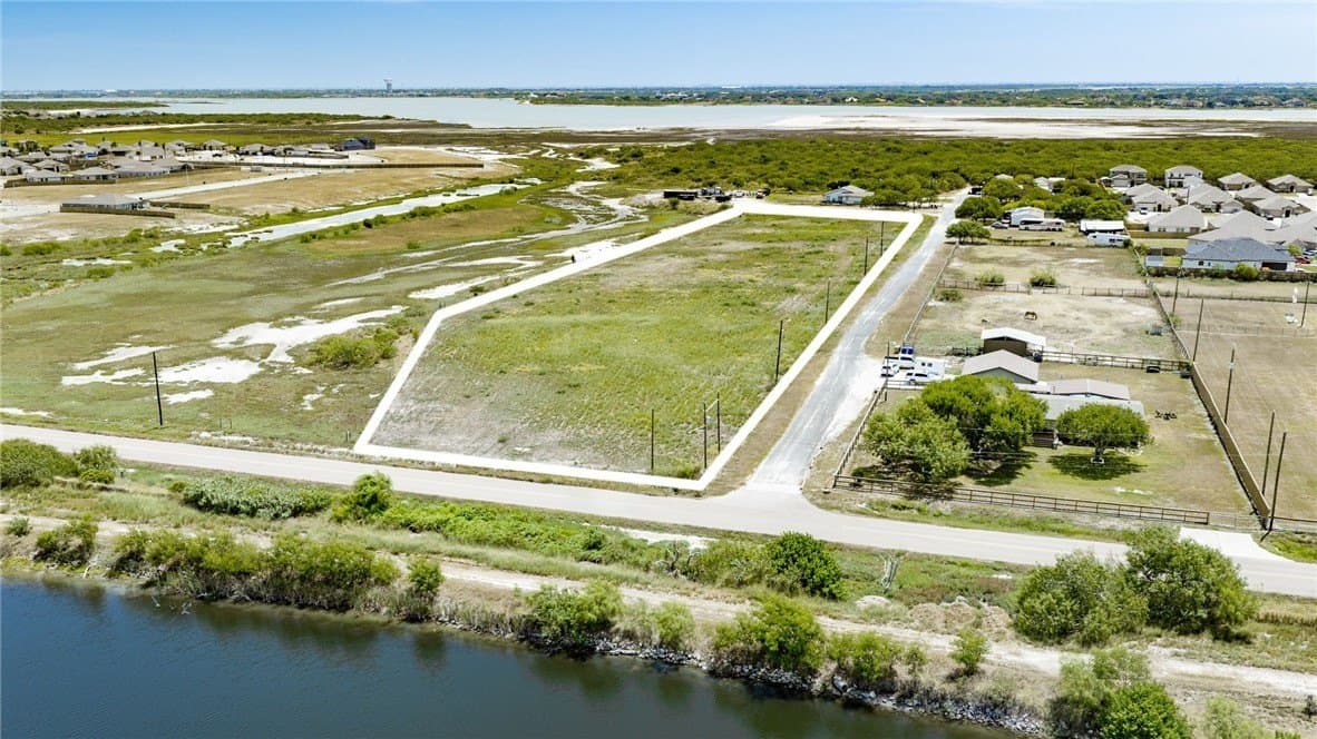 4.87 acres in Nueces County - photo 3