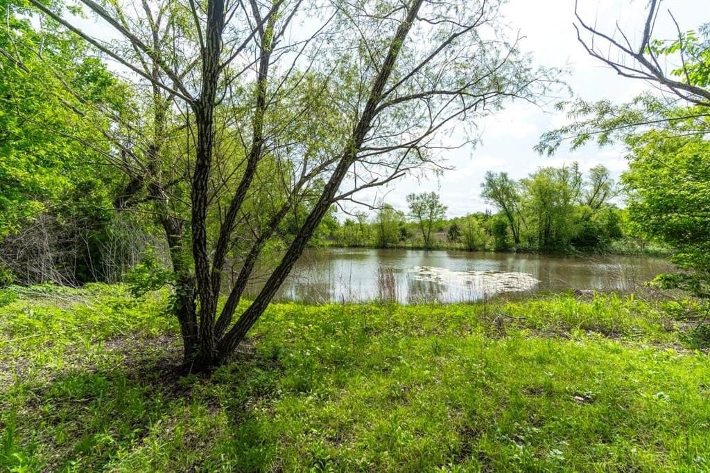 2.5 acres in Ellis County gallery image 2