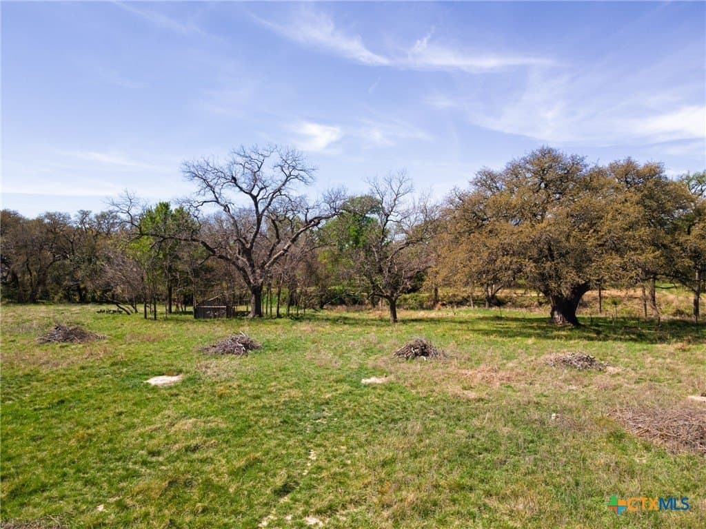 2 acres in Lampasas County