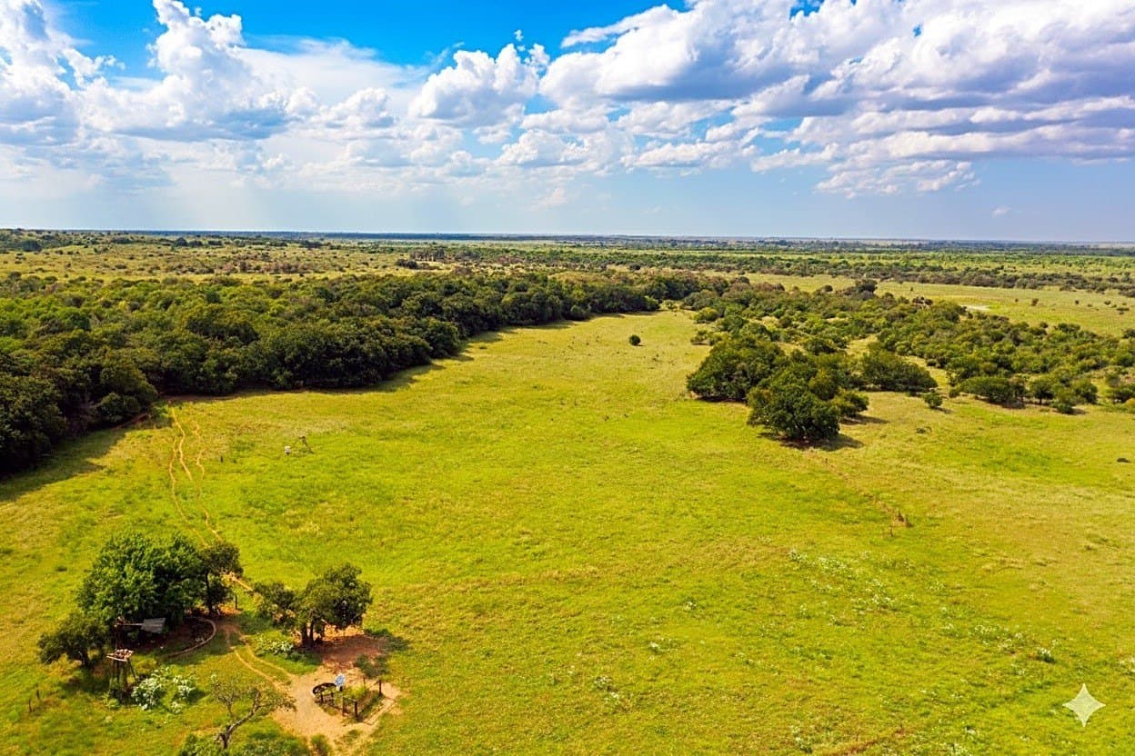 929.5 acres in Wilbarger County - photo 6