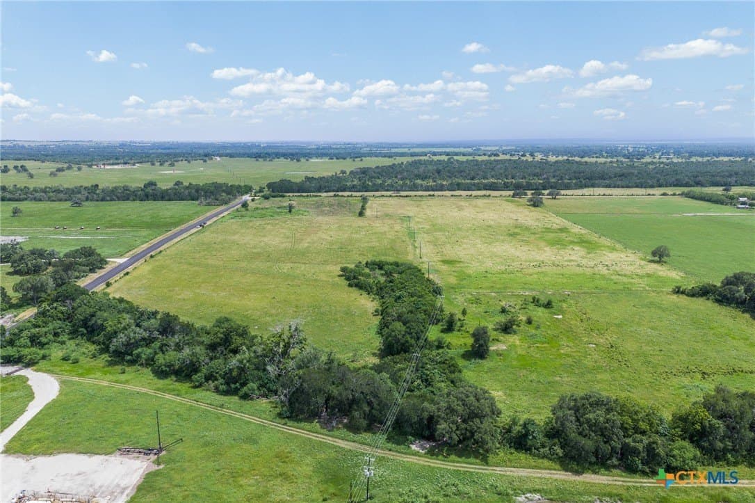 5.27 acres in Gonzales County
