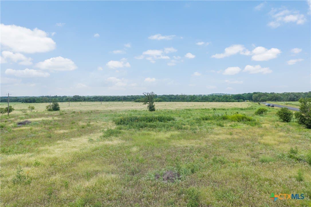 5.27 acres in Gonzales County - photo 6