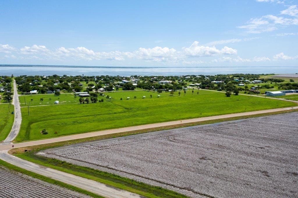 0.7 acres in Refugio County - photo 4
