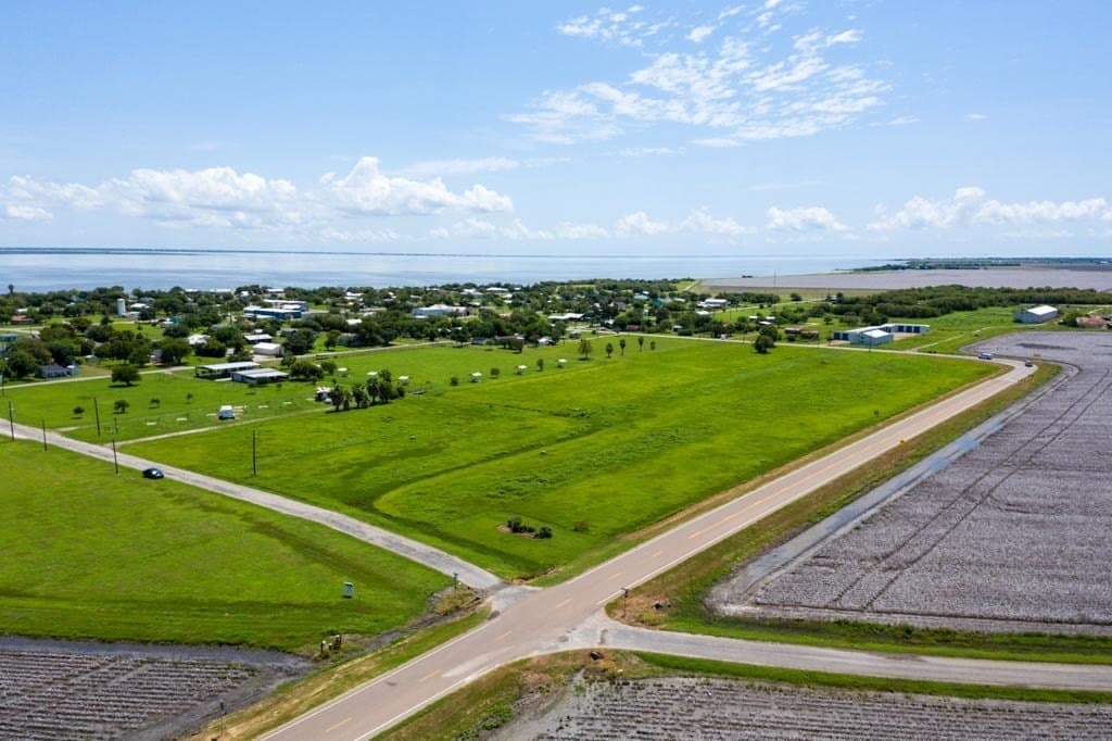 0.7 acres in Refugio County - photo 2