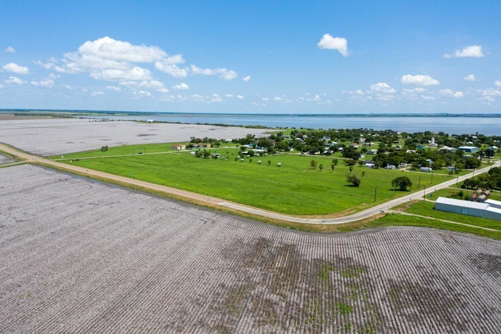 0.7 acres in Refugio County - photo 8