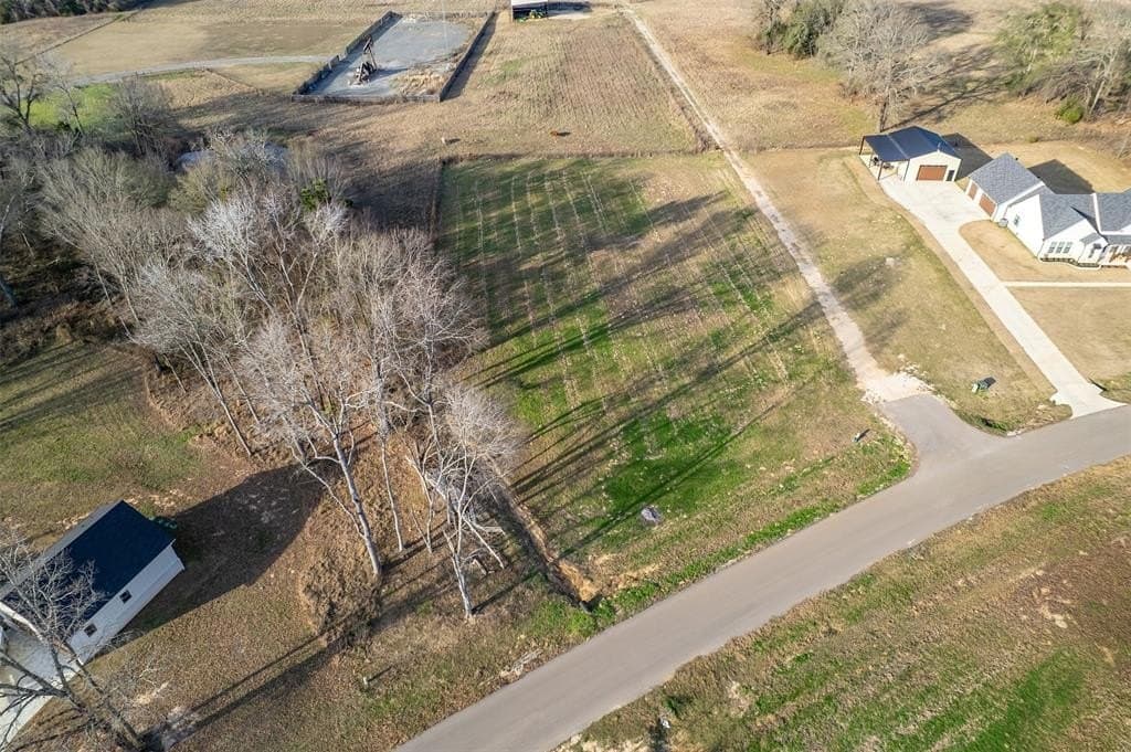 1.25 acres in Smith County gallery image 3