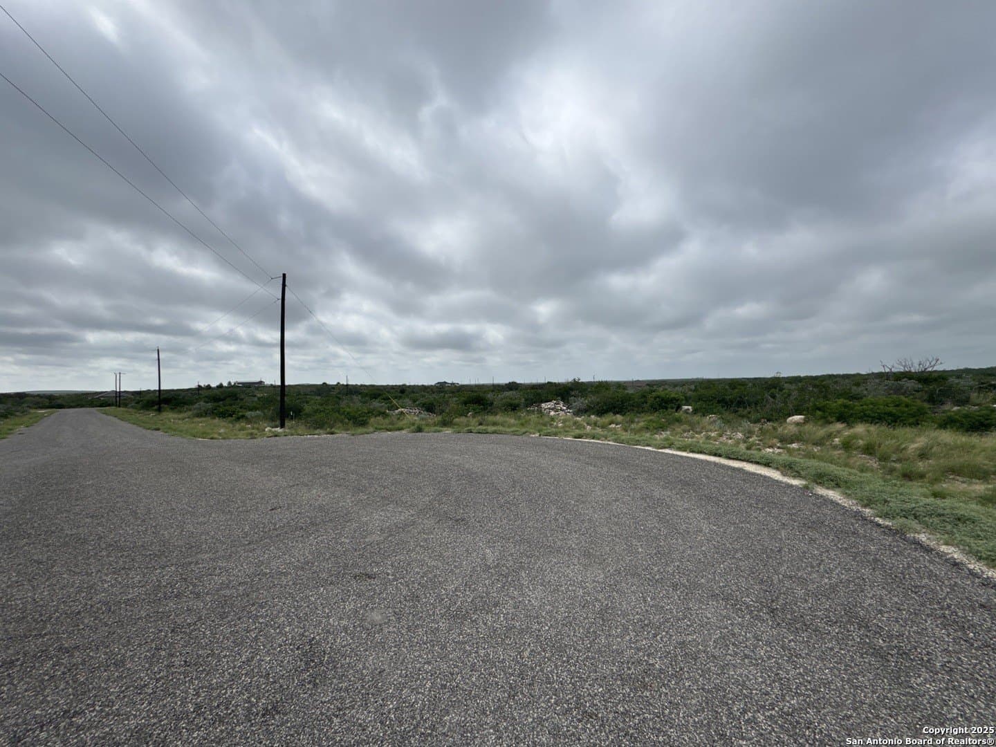 3 acres in Uvalde County gallery image 4