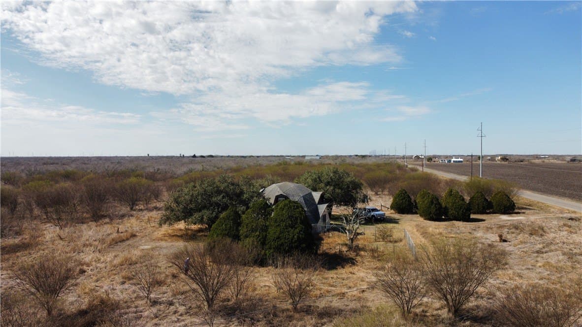 10 acres in San Patricio County - photo 6