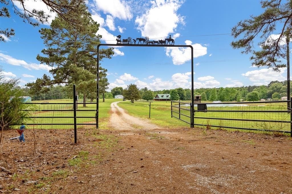 10.24 acres in Smith County