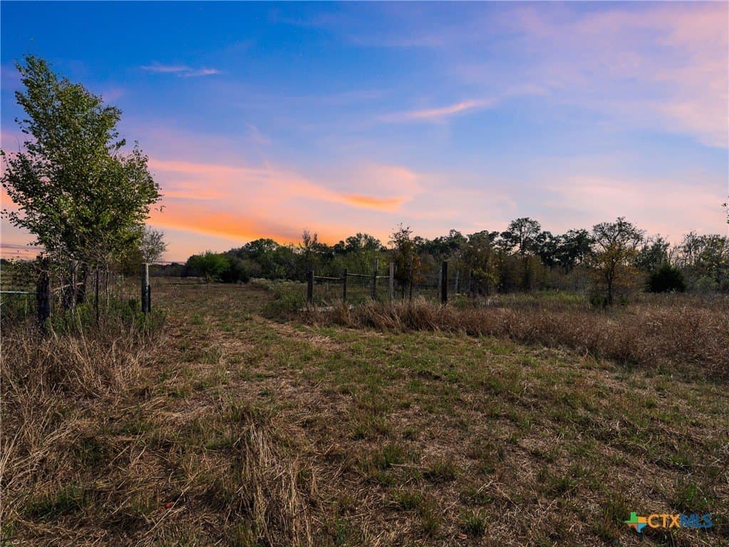 25.32 acres in Gonzales County