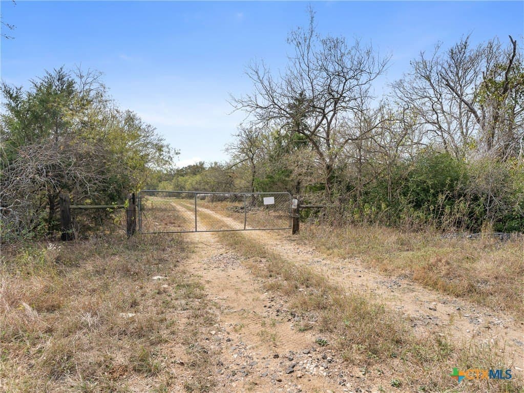 25.32 acres in Gonzales County - photo 22