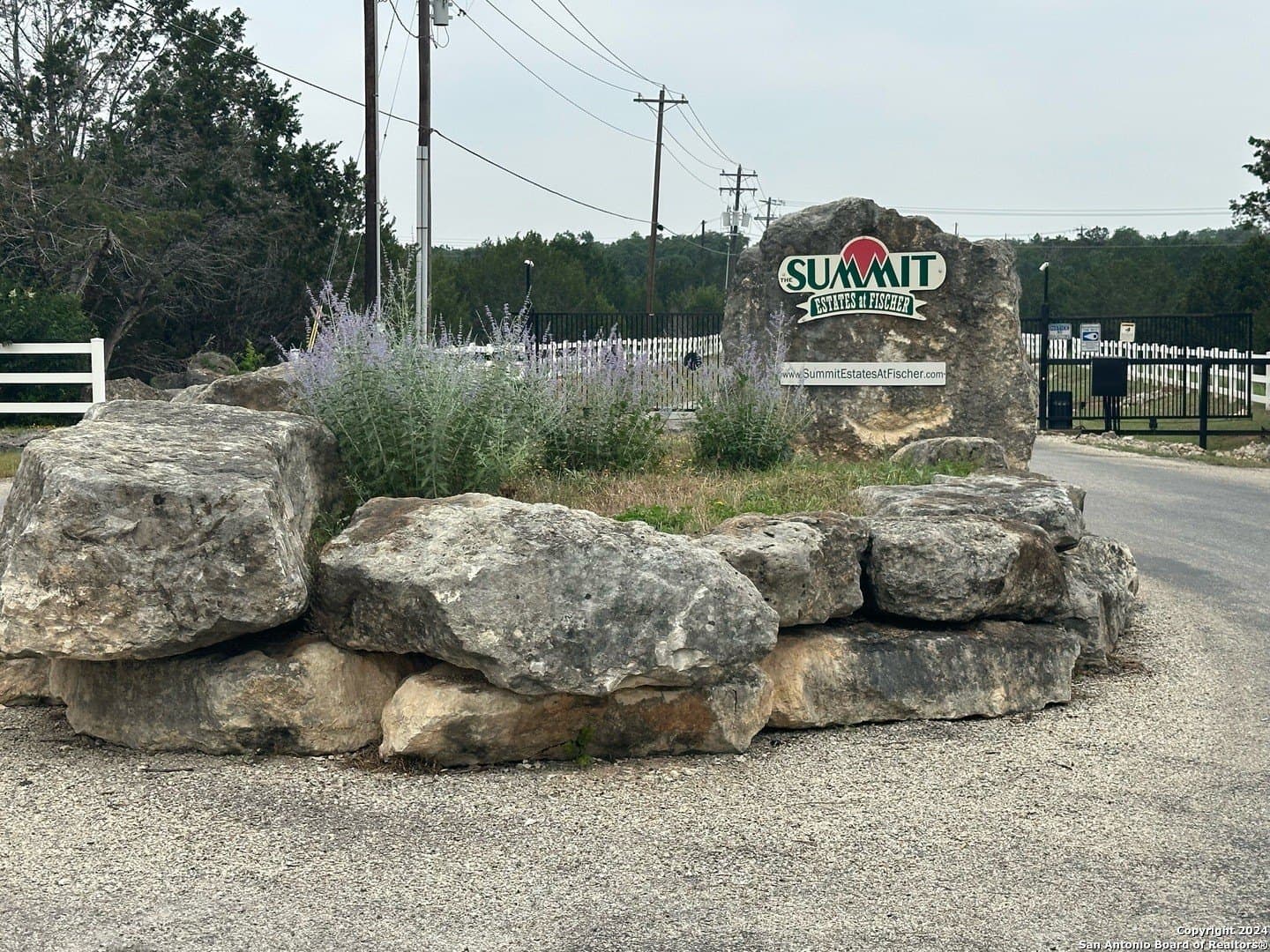 1 acres in Comal County gallery image 2