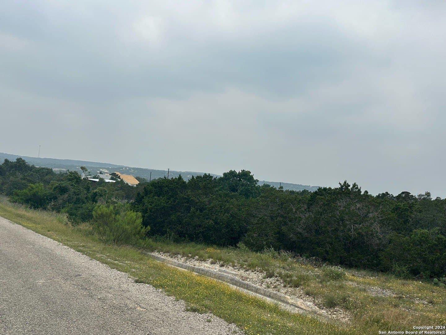 1 acres in Comal County gallery image 4