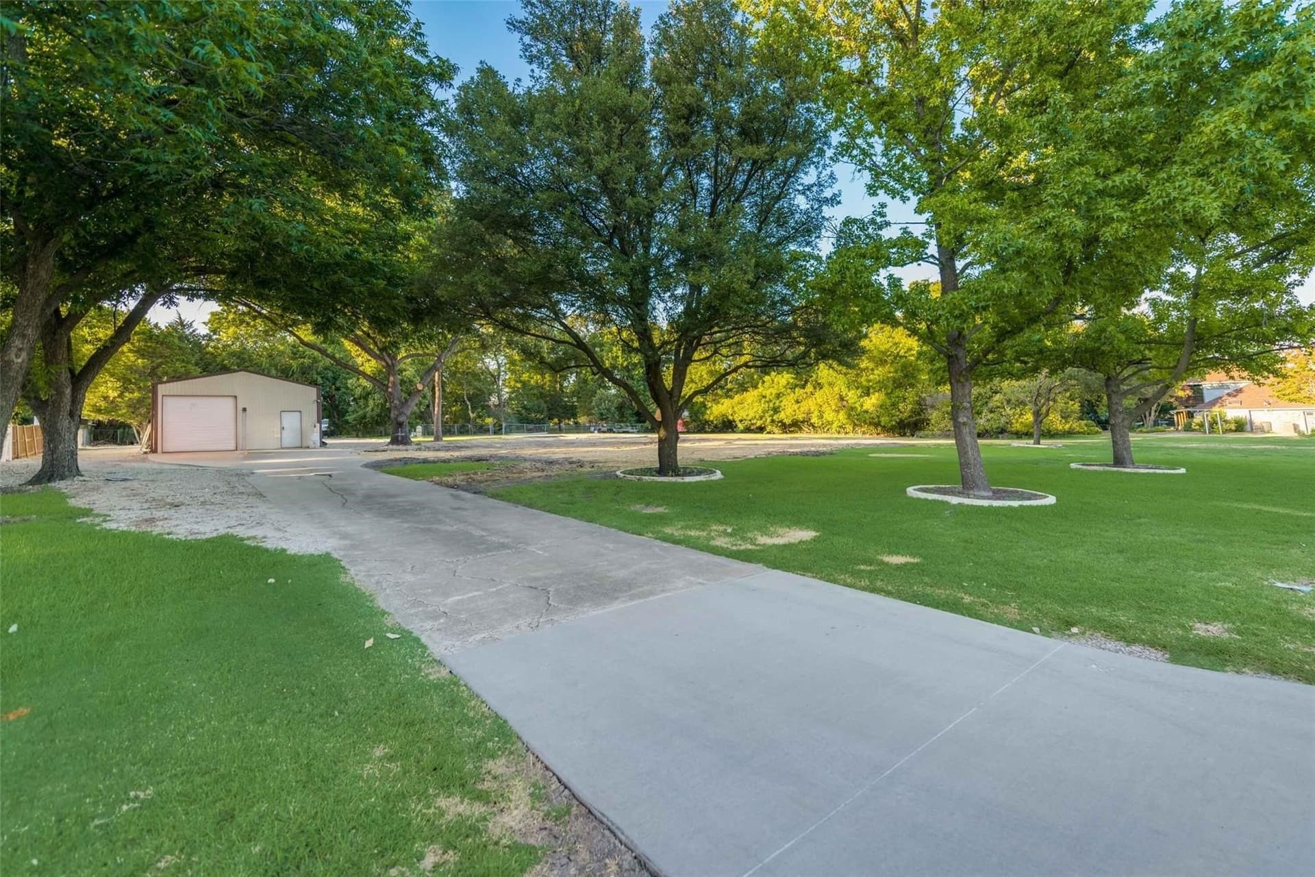 1.7 acres in Collin County gallery image 3