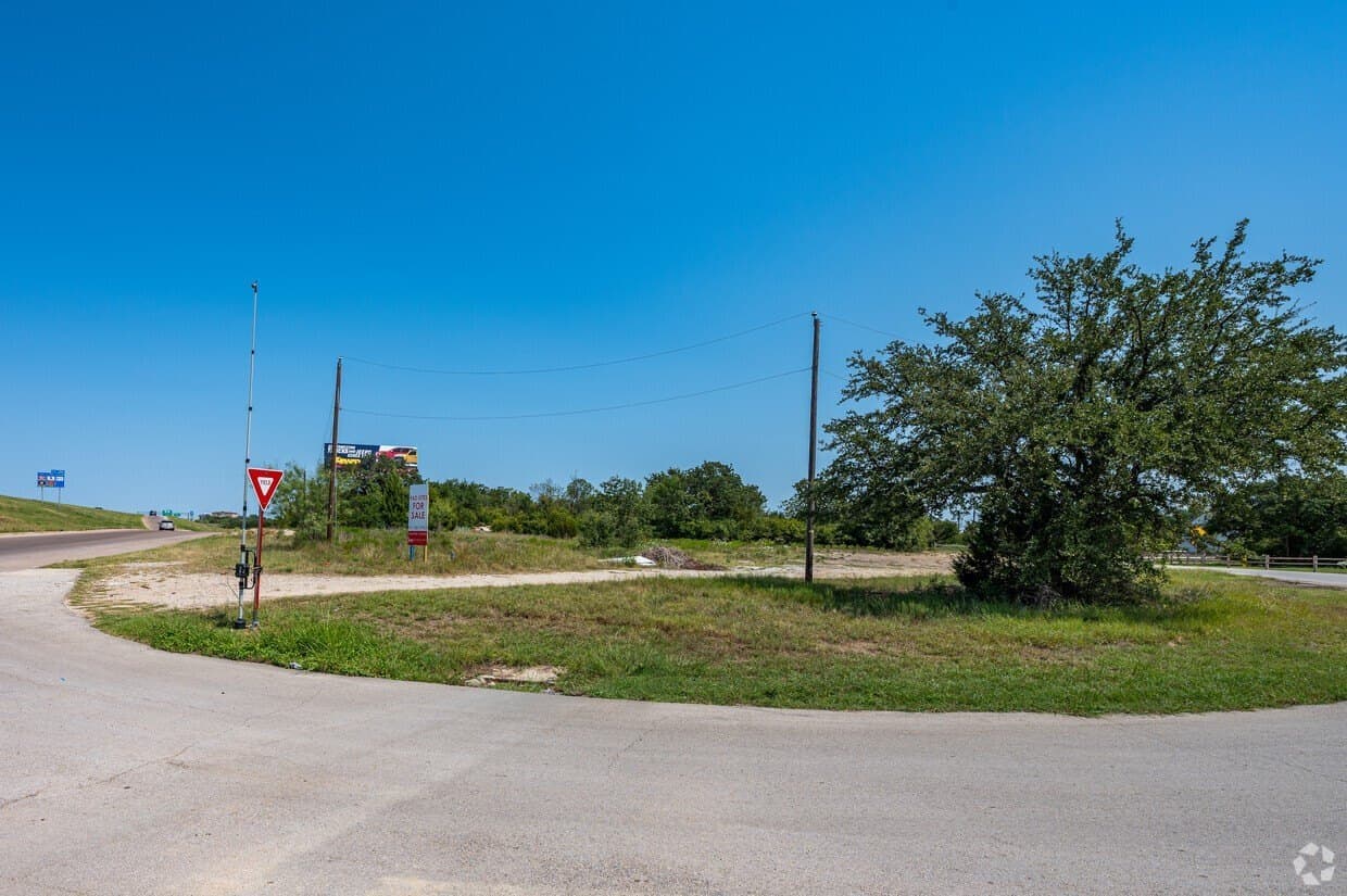 2.13 acres in Tarrant County gallery image 2