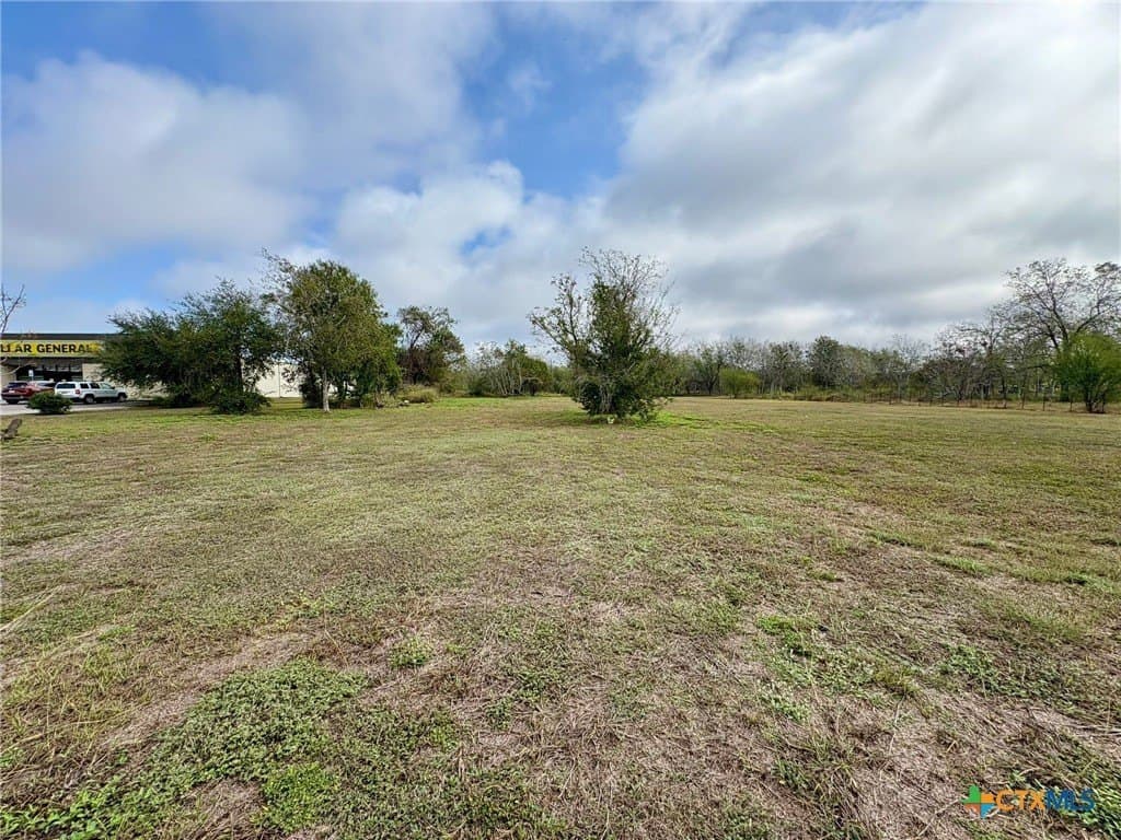 0.5 acres in Victoria County gallery image 3