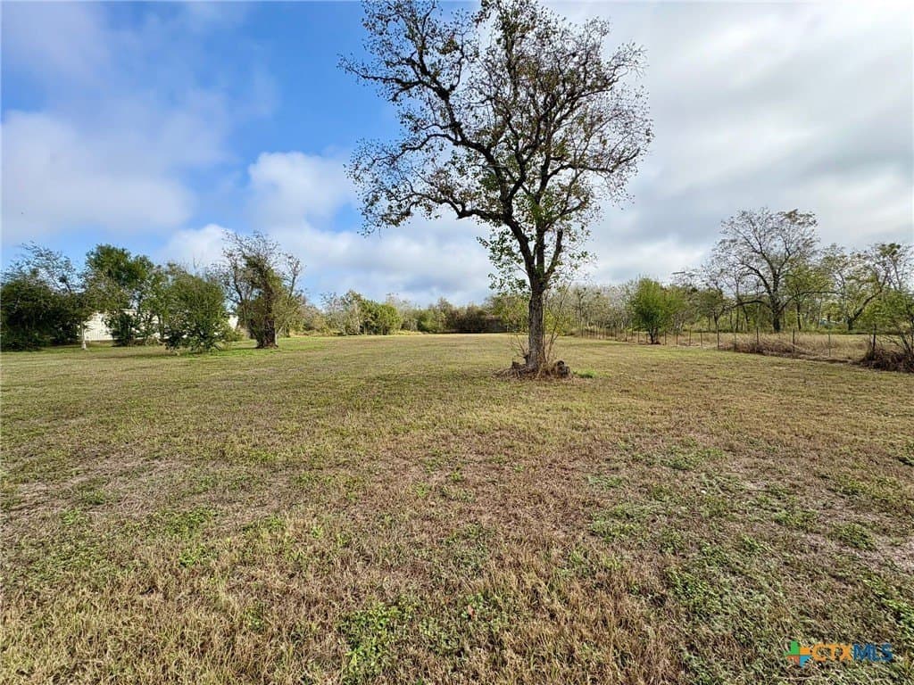 0.5 acres in Victoria County gallery image 4