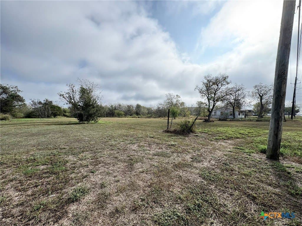 0.5 acres in Victoria County - photo 9